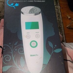 Skintific Beauty Device - Cream and Silver